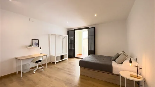 Rooms in Barcelona Ciutat Vella - photo 2