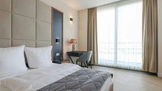 Apartments in Berlin Charlottenburg-Wilmersdorf - photo 1