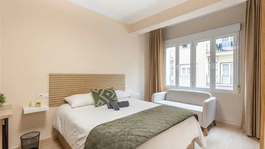 Rooms in Granada - photo 2