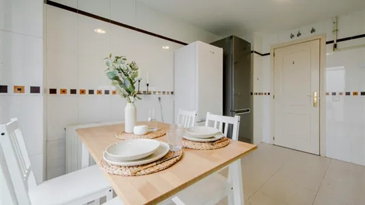 Rooms in El Encinar de los Reyes - photo 7