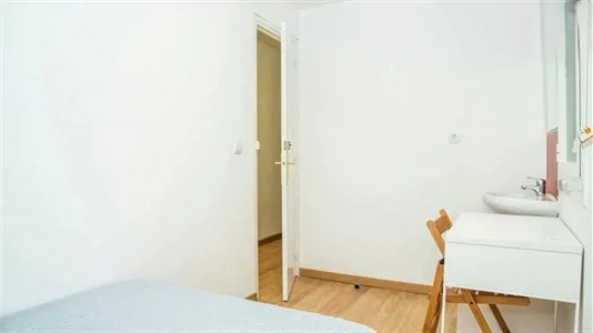 Rooms in Barcelona Ciutat Vella - photo 2