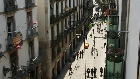 Rooms in Barcelona Ciutat Vella - photo 8