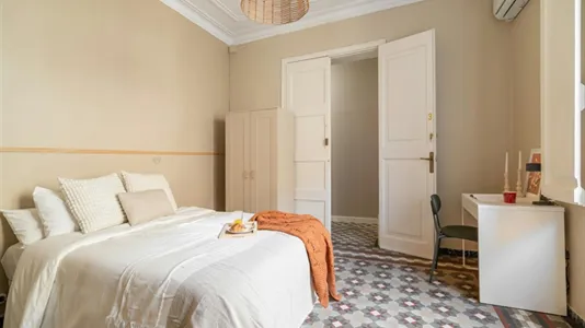 Rooms in Barcelona Ciutat Vella - photo 5