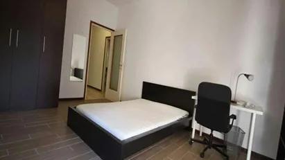 Room for rent in Milano Zona 6 - Barona, Lorenteggio, Milan