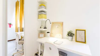 Room for rent in Milano Zona 6 - Barona, Lorenteggio, Milan