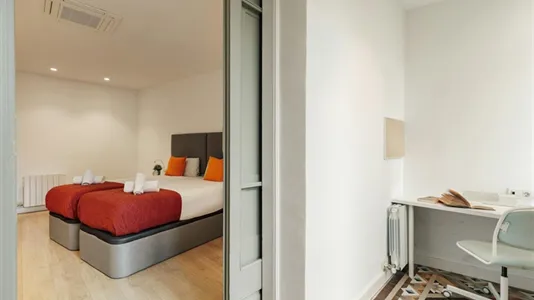 Rooms in Barcelona Eixample - photo 10