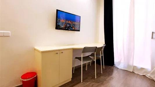 Rooms in Barcelona Ciutat Vella - photo 4