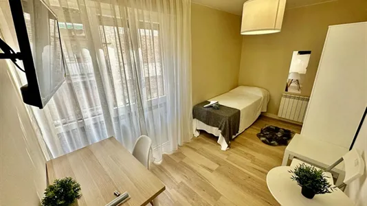 Rooms in Zaragoza - photo 1