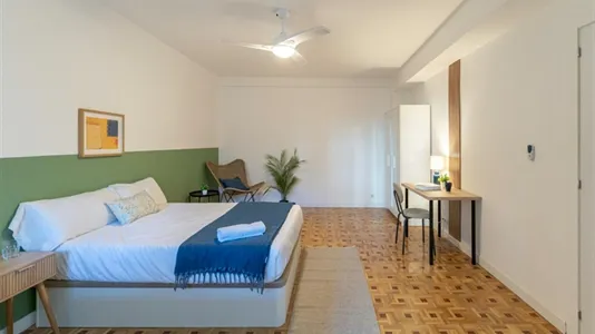 Rooms in Madrid Retiro - photo 8