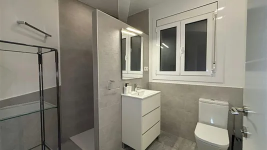 Rooms in Barcelona Eixample - photo 10
