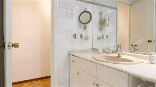 Rooms in Madrid Chamartín - photo 8