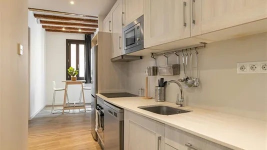 Rooms in Barcelona Ciutat Vella - photo 7