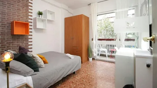 Rooms in Barcelona Eixample - photo 1