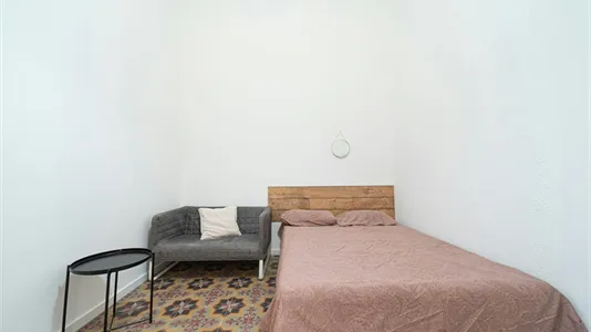 Rooms in Barcelona Ciutat Vella - photo 4
