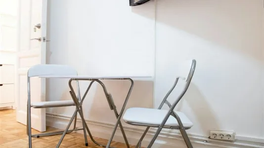 Rooms in Madrid Centro - photo 9