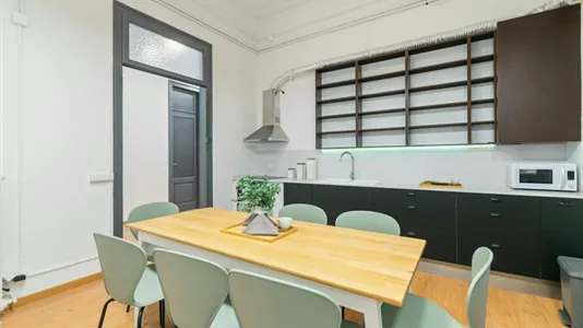 Rooms in Barcelona Ciutat Vella - photo 6