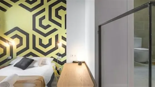 Rooms in Barcelona Ciutat Vella - photo 2