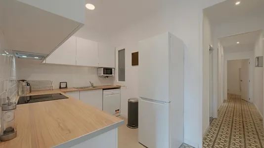 Rooms in Barcelona Eixample - photo 8