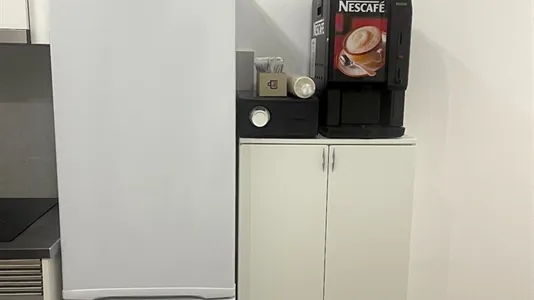 Rooms in Barcelona Ciutat Vella - photo 10