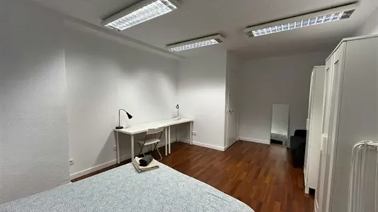 Rooms in Barcelona Eixample - photo 5