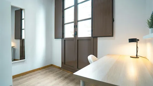 Rooms in Barcelona Ciutat Vella - photo 6
