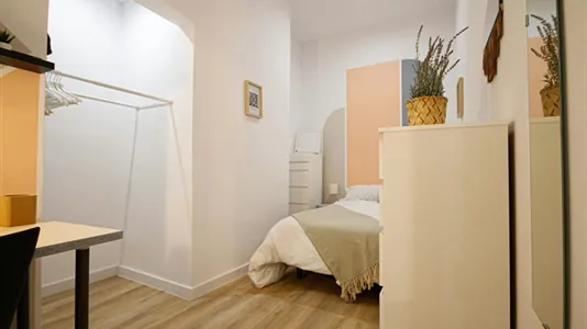 Rooms in Barcelona Ciutat Vella - photo 4