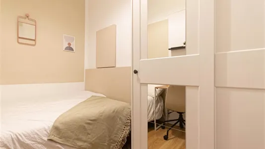 Rooms in Barcelona Ciutat Vella - photo 5