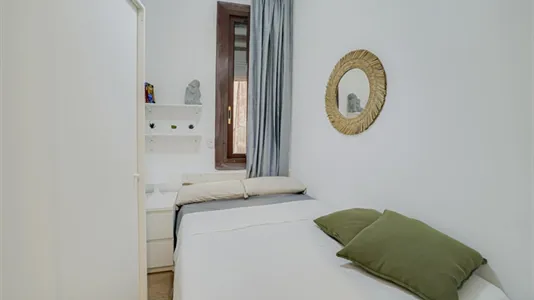 Rooms in Barcelona Ciutat Vella - photo 4