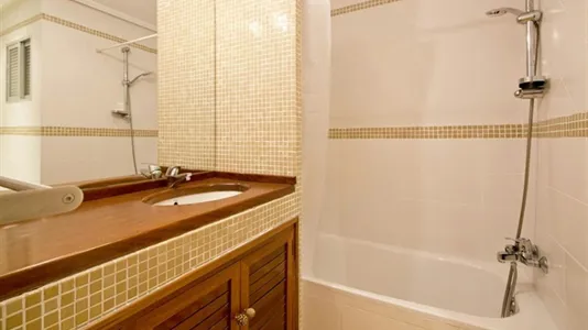 Rooms in Madrid Chamartín - photo 9