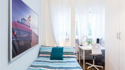 Room for rent in Milano Zona 6 - Barona, Lorenteggio, Milan