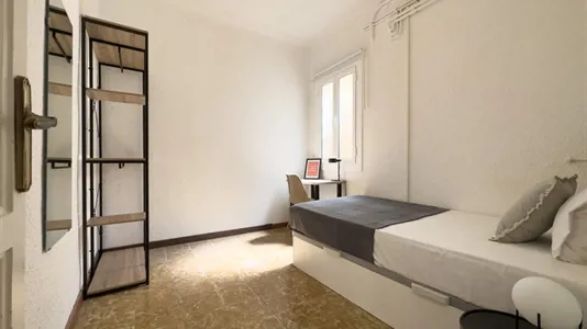 Rooms in Barcelona Ciutat Vella - photo 2