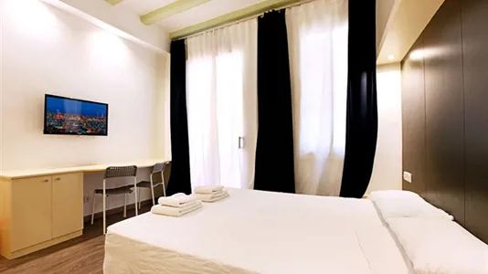 Rooms in Barcelona Ciutat Vella - photo 3