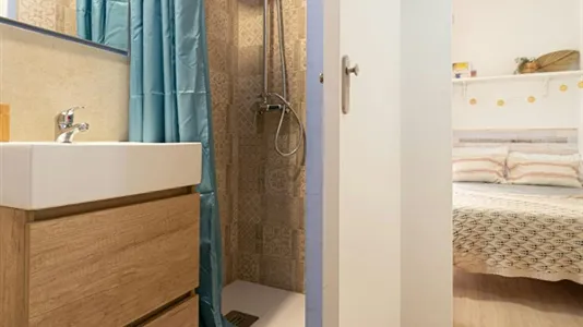 Rooms in Barcelona Ciutat Vella - photo 5