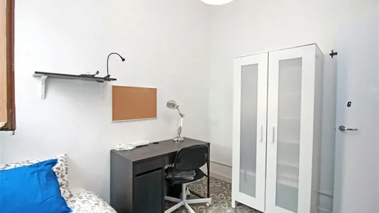 Rooms in Barcelona Ciutat Vella - photo 2