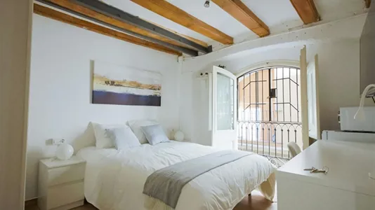 Rooms in Barcelona Ciutat Vella - photo 1