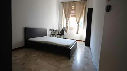 Room for rent in Milano Zona 6 - Barona, Lorenteggio, Milan