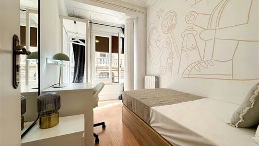 Rooms in Barcelona Ciutat Vella - photo 2