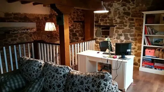 Houses in Bárcena de Pie de Concha - photo 5