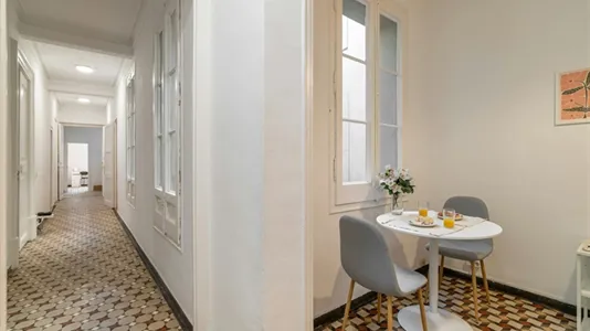 Rooms in Barcelona Ciutat Vella - photo 9