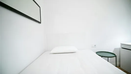 Rooms in Barcelona Eixample - photo 2