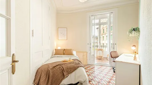 Rooms in Barcelona Eixample - photo 1