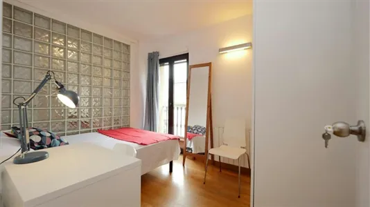 Rooms in Barcelona Ciutat Vella - photo 2