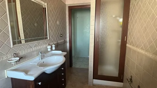 Rooms in Napoli Municipalità 4 - photo 10