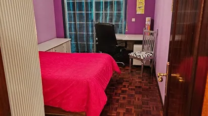 Room for rent in Almada, Setúbal (Distrito)