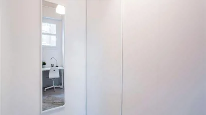 Room for rent in Milano Zona 8 - Fiera, Gallaratese, Quarto Oggiaro, Milan