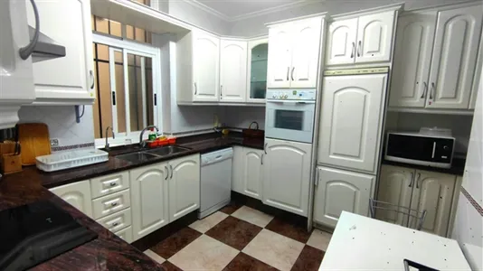 Rooms in Almería - photo 5