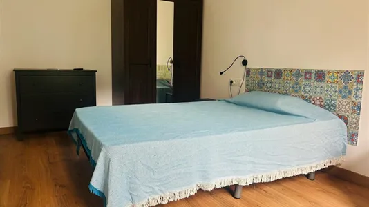 Rooms in Manresa - photo 4