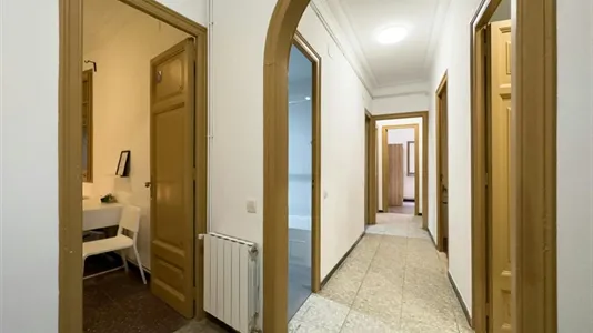 Rooms in Barcelona Ciutat Vella - photo 5