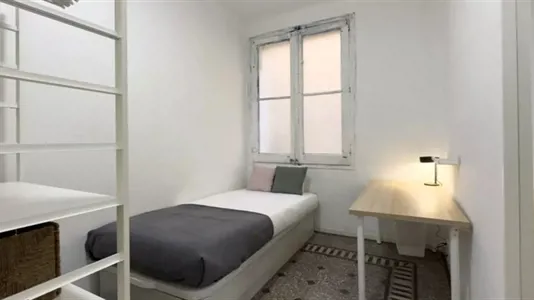 Rooms in Barcelona Ciutat Vella - photo 1