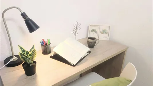 Rooms in Moncada - photo 4